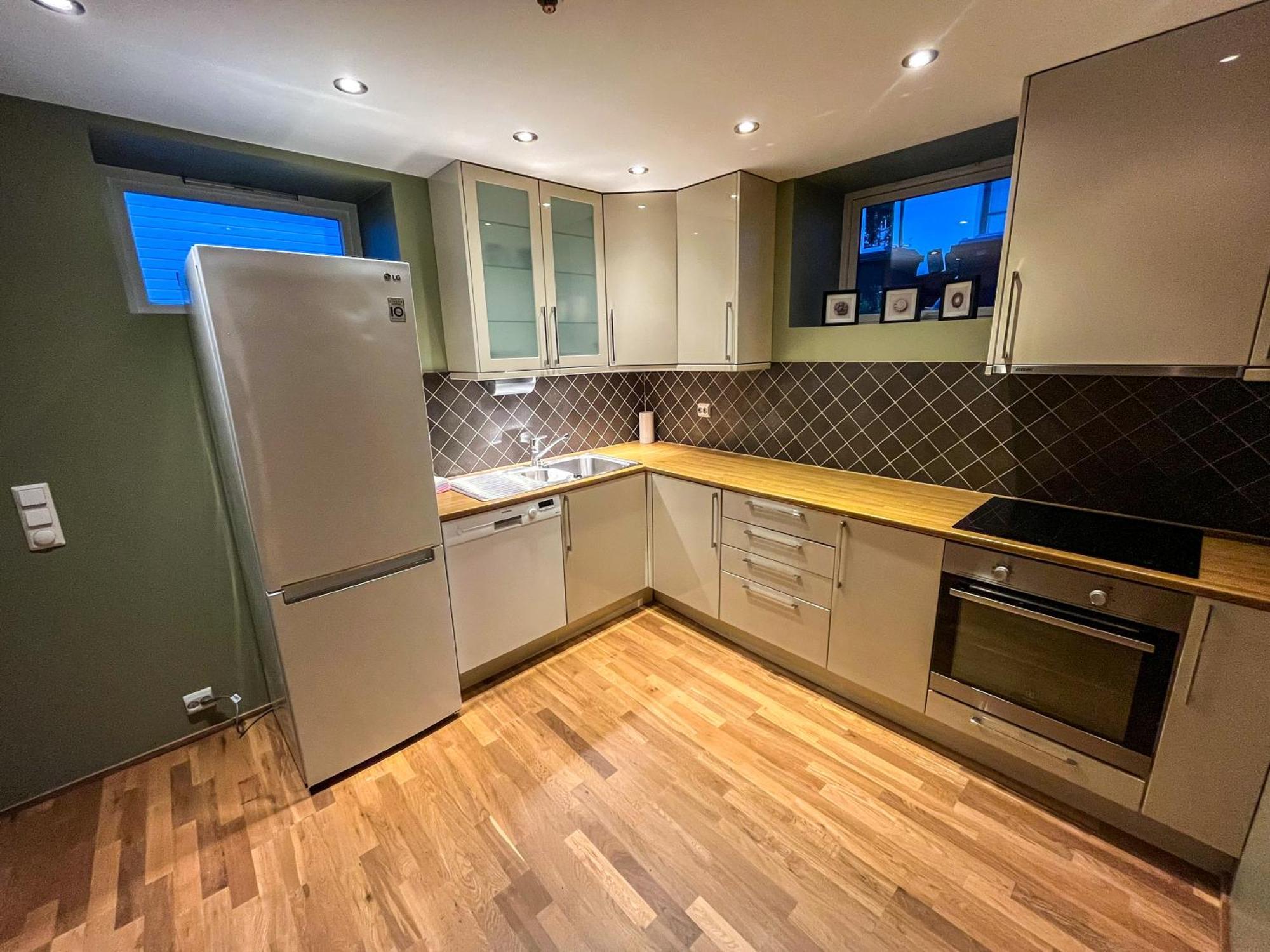 Two-Bedroom City Apartment With Fire Place, Free Parking And Fjordview Terrace - Calm And Central Alesund Bagian luar foto