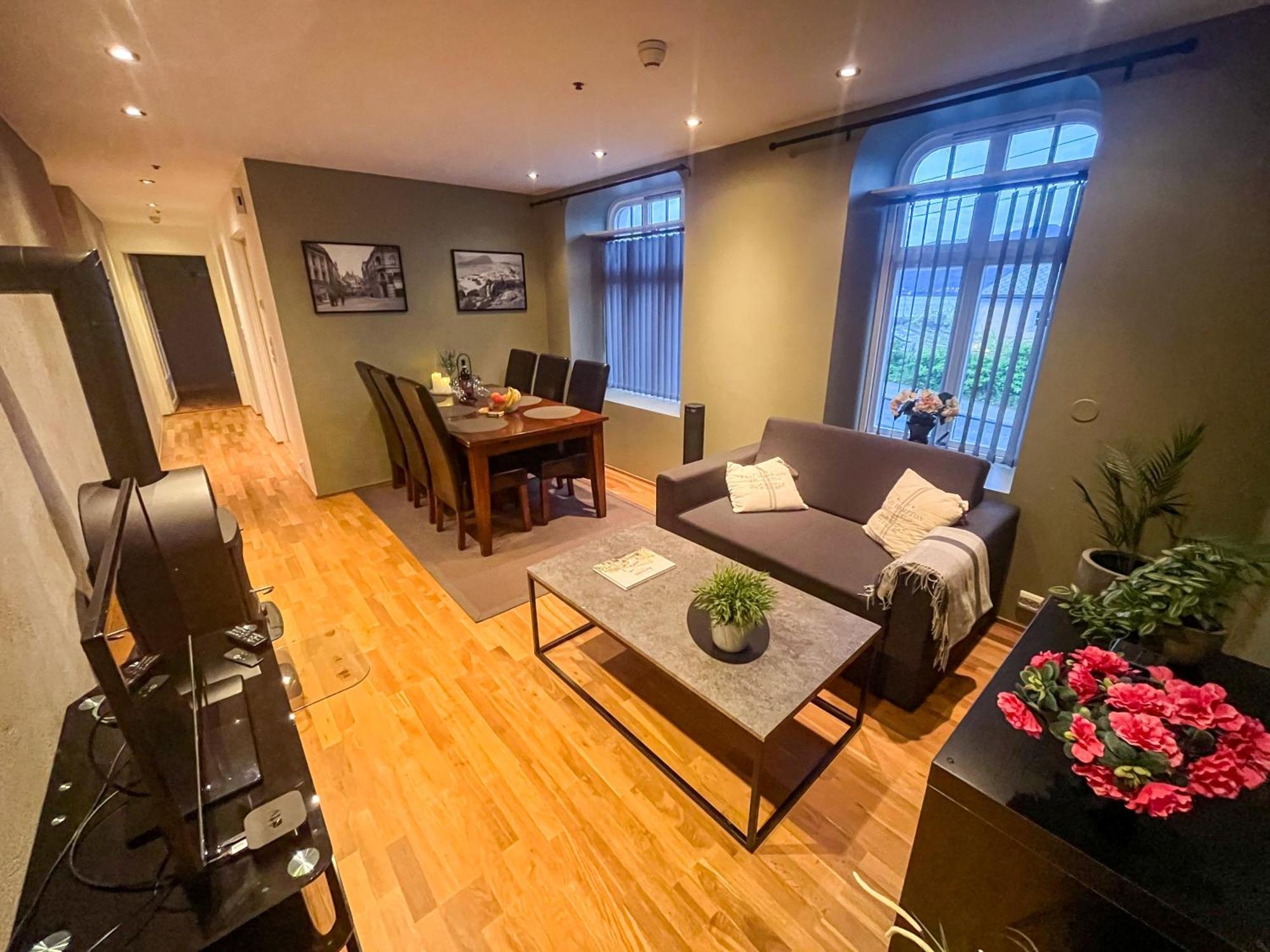 Two-Bedroom City Apartment With Fire Place, Free Parking And Fjordview Terrace - Calm And Central Alesund Bagian luar foto