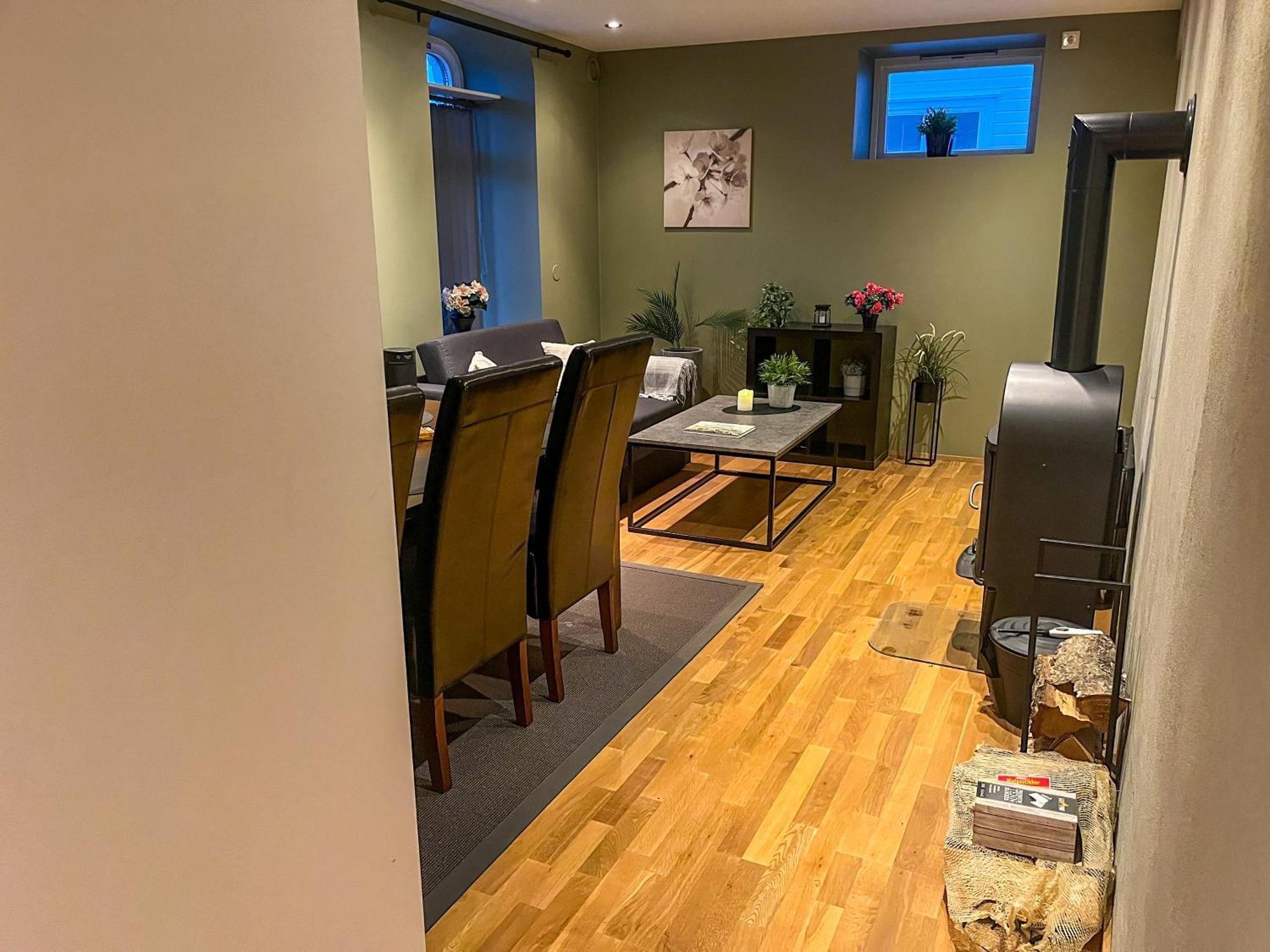 Two-Bedroom City Apartment With Fire Place, Free Parking And Fjordview Terrace - Calm And Central Alesund Bagian luar foto