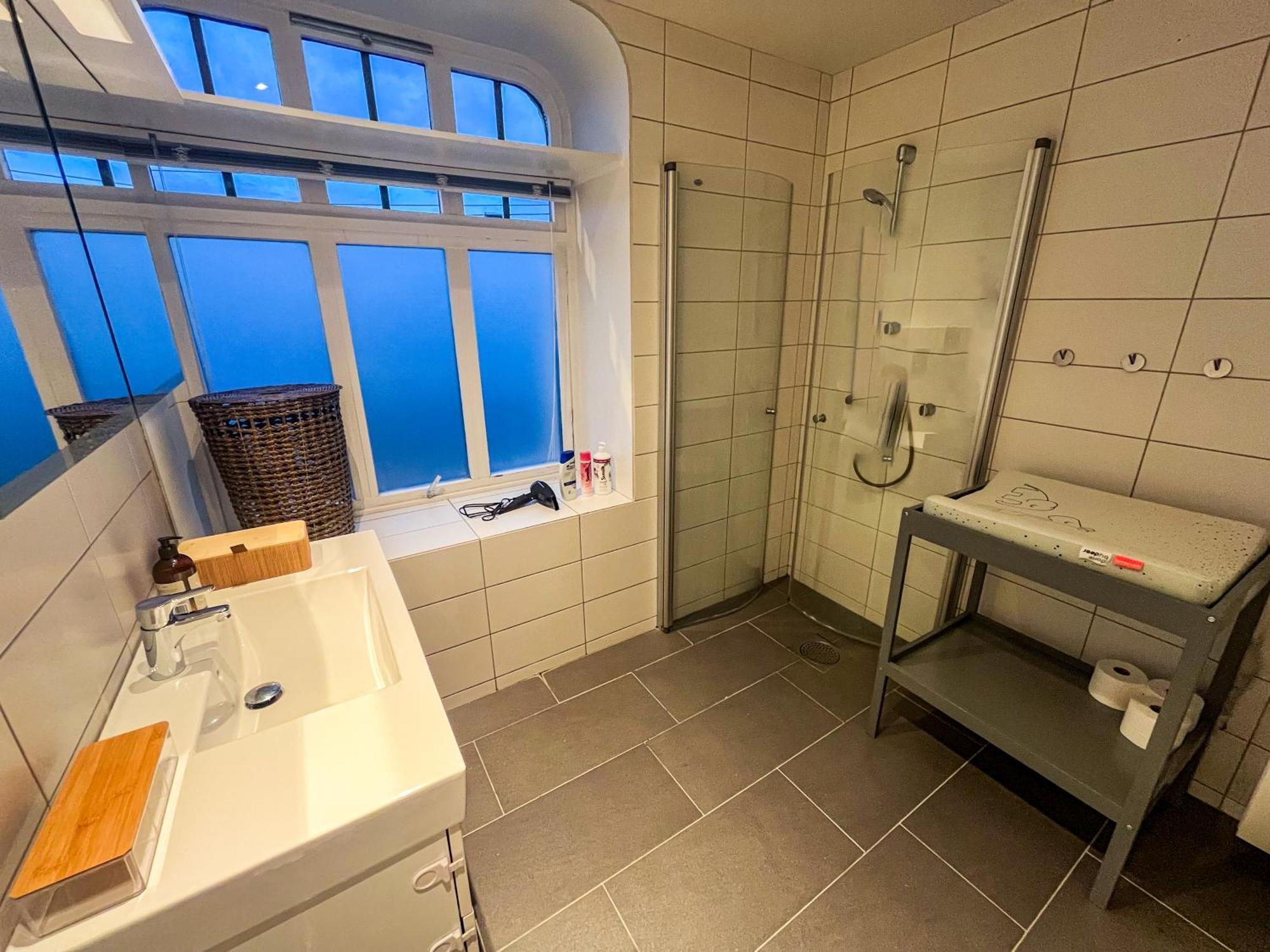 Two-Bedroom City Apartment With Fire Place, Free Parking And Fjordview Terrace - Calm And Central Alesund Bagian luar foto