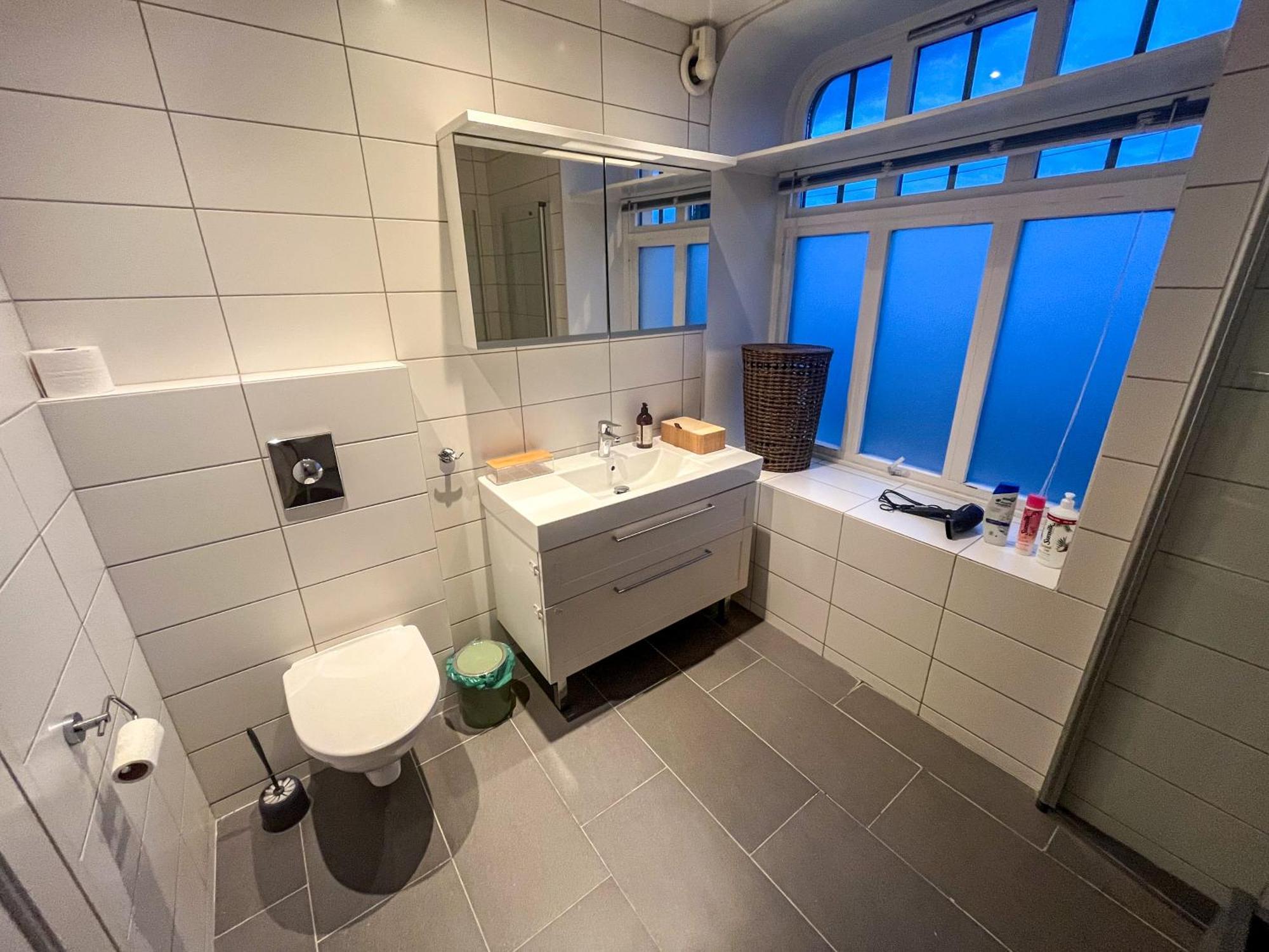 Two-Bedroom City Apartment With Fire Place, Free Parking And Fjordview Terrace - Calm And Central Alesund Bagian luar foto