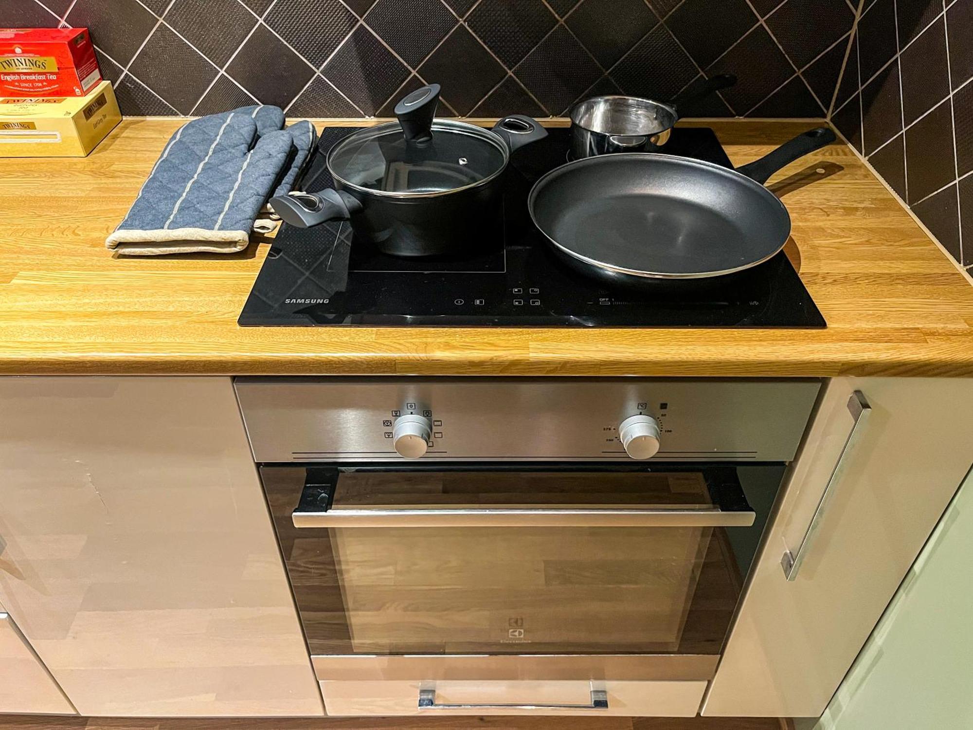 Two-Bedroom City Apartment With Fire Place, Free Parking And Fjordview Terrace - Calm And Central Alesund Bagian luar foto